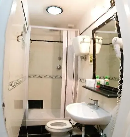 Walter בית הארחה *